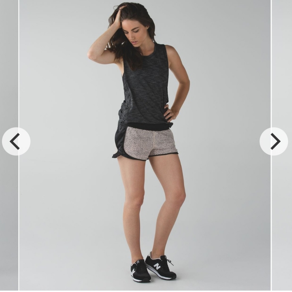 Lululemon Super Squad ShortDottie Dash Grain Black / Black / Grain Size 8